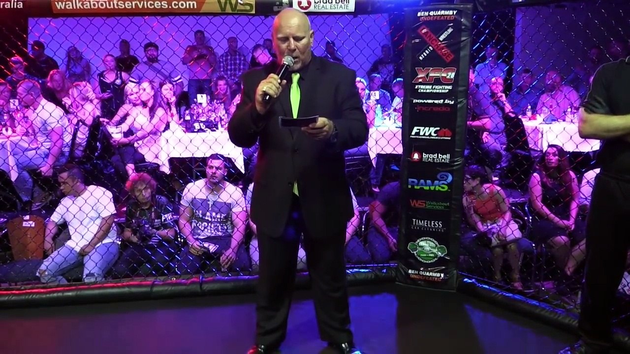 Un combattant MMA met KO son adversaire sans même le toucher