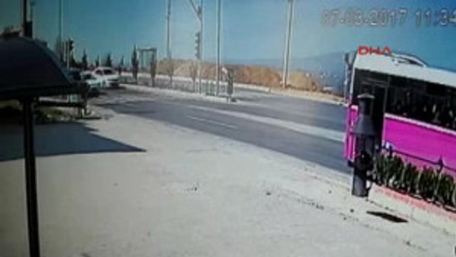 Sakarya Kamyonun Motosiklete Çarpma Anı Kameralara Yansıdı