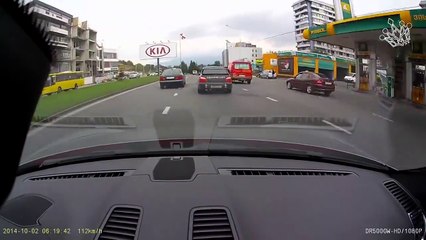 Porsche and a Subaru race in some heavy traffic