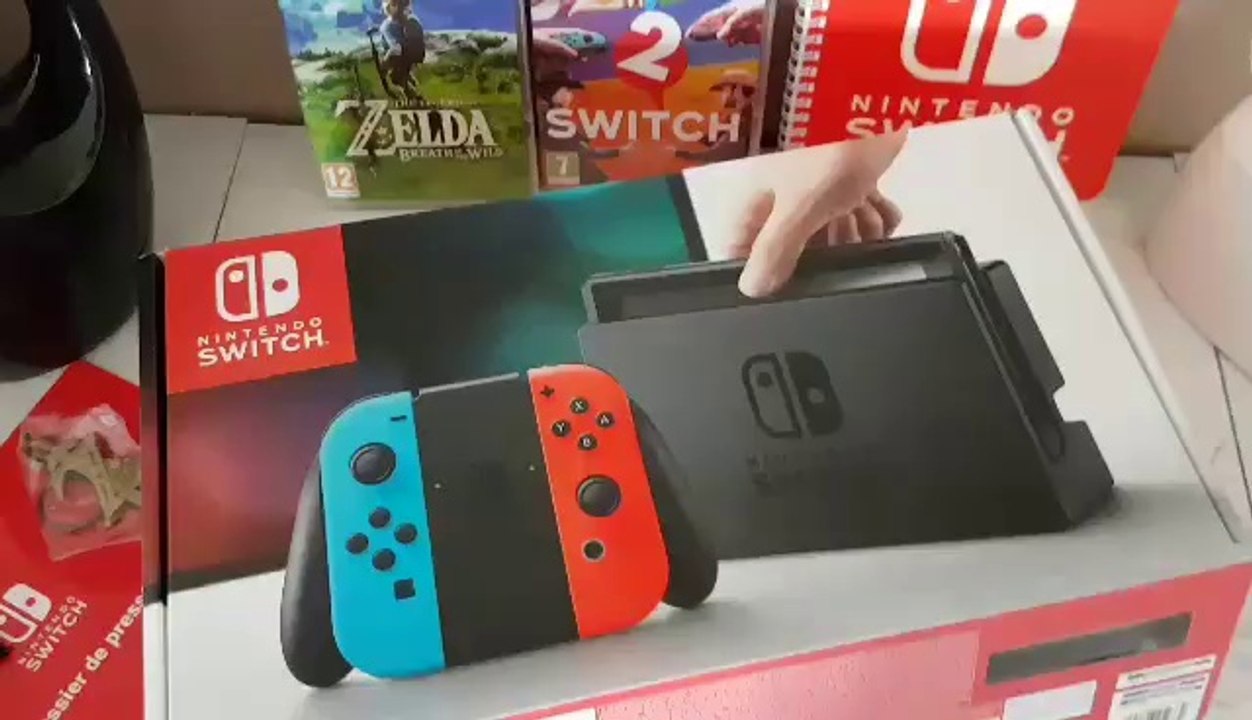 Nintendo Switch : déballage Unboxing bleu et rouge néon