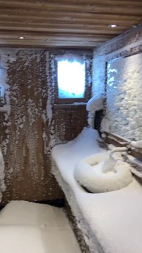 Quand tu oublies de fermer la fenetre des toilettes d'un restaurant d'altitude pendant une tempête