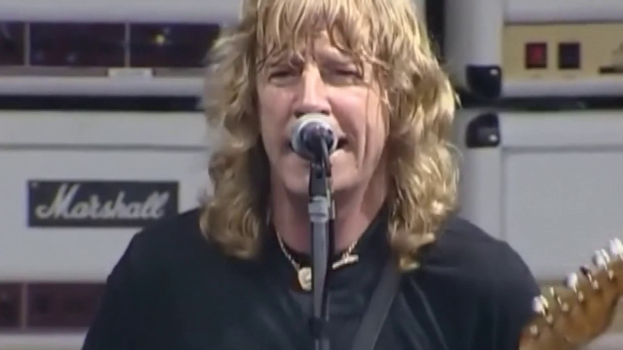 Status Quo Live - Rockin' All Over the World(Fogerty) - Alton Towers,Stoke,June 26-6 2004