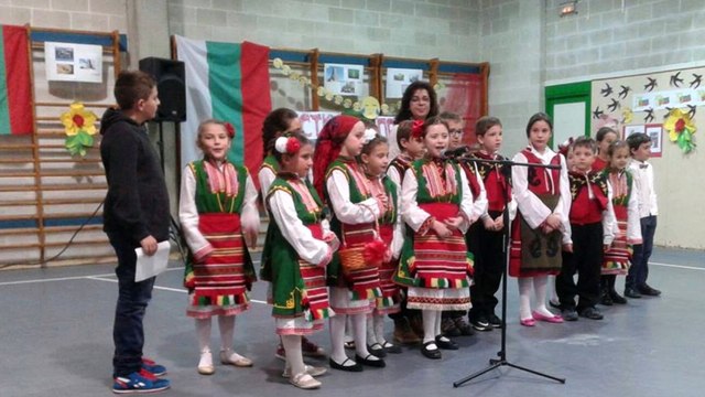 Децата от българското училище в Барселона и Мойет дел Вайес празнуват