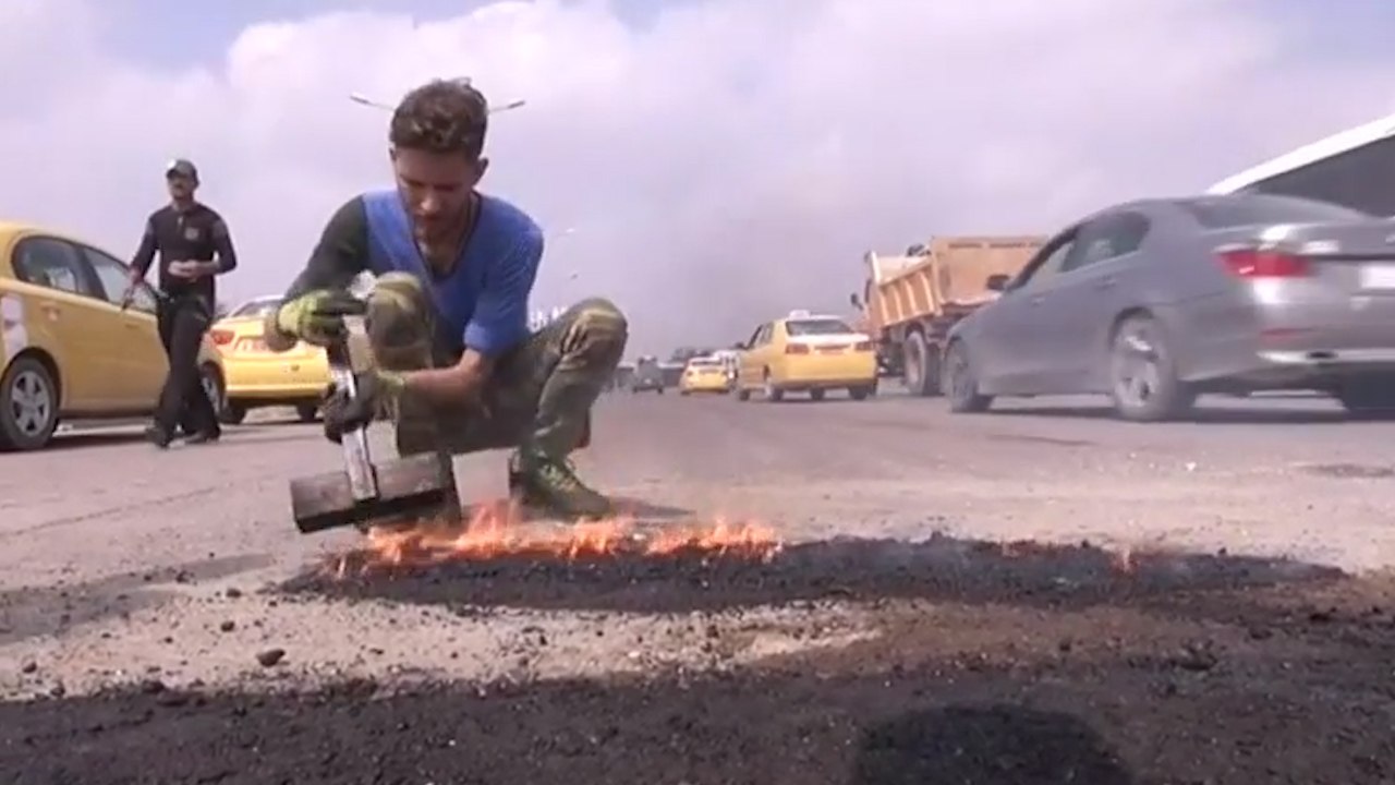 Young Iraqis Volunteer To Fix Potholes