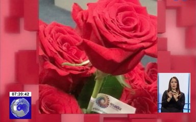 Estrellas de Hollywood posaron en el muro confeccionado con rosas ecuatorianas