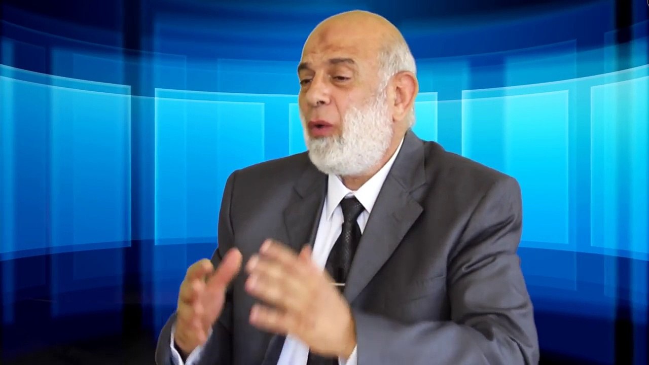 الشيخ وجدي غنيم يقارن بين معاملة العسكر للمعتقلين اليهود والنصارى والأسرى المسلمين]