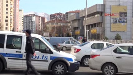 Kayseri - Bomba Sanılan Paketten Oyuncak Araba Kumandası Çıktı