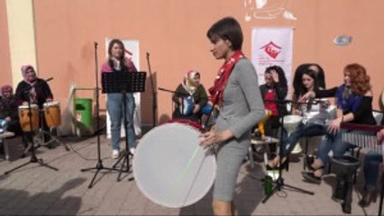 Davullarıyla,darbukalarıyla Dünya Kadınlar Gününü En Eğlenceli Şekilde Kutladılar