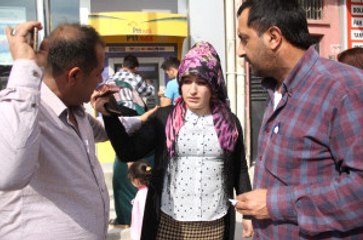 'Eşin Gözaltında' Deyip Dolandırdılar, Gerçeği Öğrenince Gözyaşlarına Boğuldu