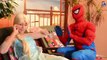 Человек-паук замороженные Эльза Малефисента и плохой шутник в бассейн забавный супергерой в реальной жизни