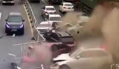 Freni boşalan TIR dehşet saçtı: 14 araç birbirine girdi