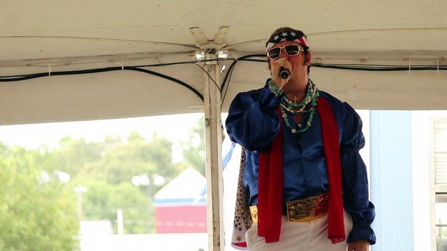 Brett LeSueur sings 'Suspicious Minds' Elvis week 2016