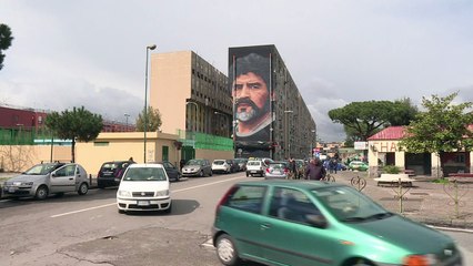 Nápoles celebra a Maradona con imponente mural