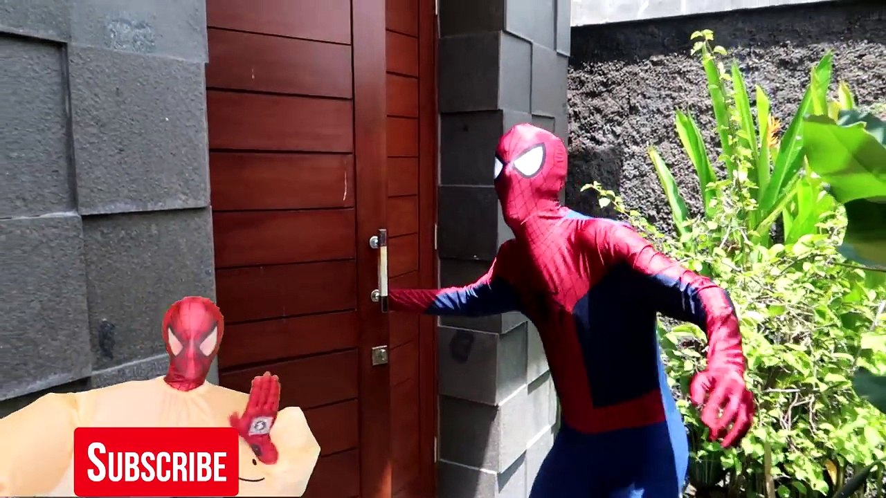 Frozen Elsa UNDER CAR HOOD Spiderman w/ Joker Hulk Superman Baby Police Superheroes In Rea