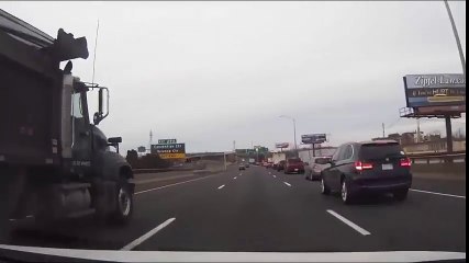 Condutor "chico-esperto" pensa ser mais inteligente que todos os outros mas dá-se mal...