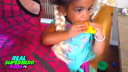 SPIDERMAN VOMIT RAINBOW COLORED BALLS w/ PREGNANT PINK SPIDERGIRL and FROZEN ELSA vs Joker Superhero