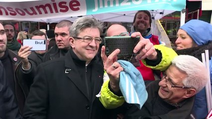 Mélenchon et Poutou manifestent en soutien aux hospitaliers