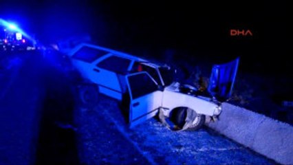 Manisa - Kamyonetle Otomobil Çarpıştı: 1 Ölü, 4 Yaralı