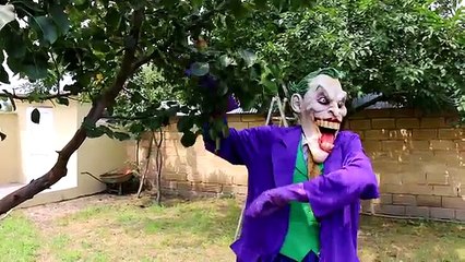 Congelados Elsa de Spiderman vs Joker Caca! w Hulk y Anna Enfermera Historia de Amor ! Curioso Superhéroe en R