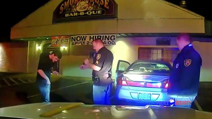 Pour prouver à la police qu'il n'est pas ivre, un automobiliste se met à jongler