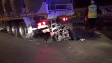 Eskişehir - Yol Kenarındaki Kamyona Çarpan Motosiklet Sürücüsü Öldü