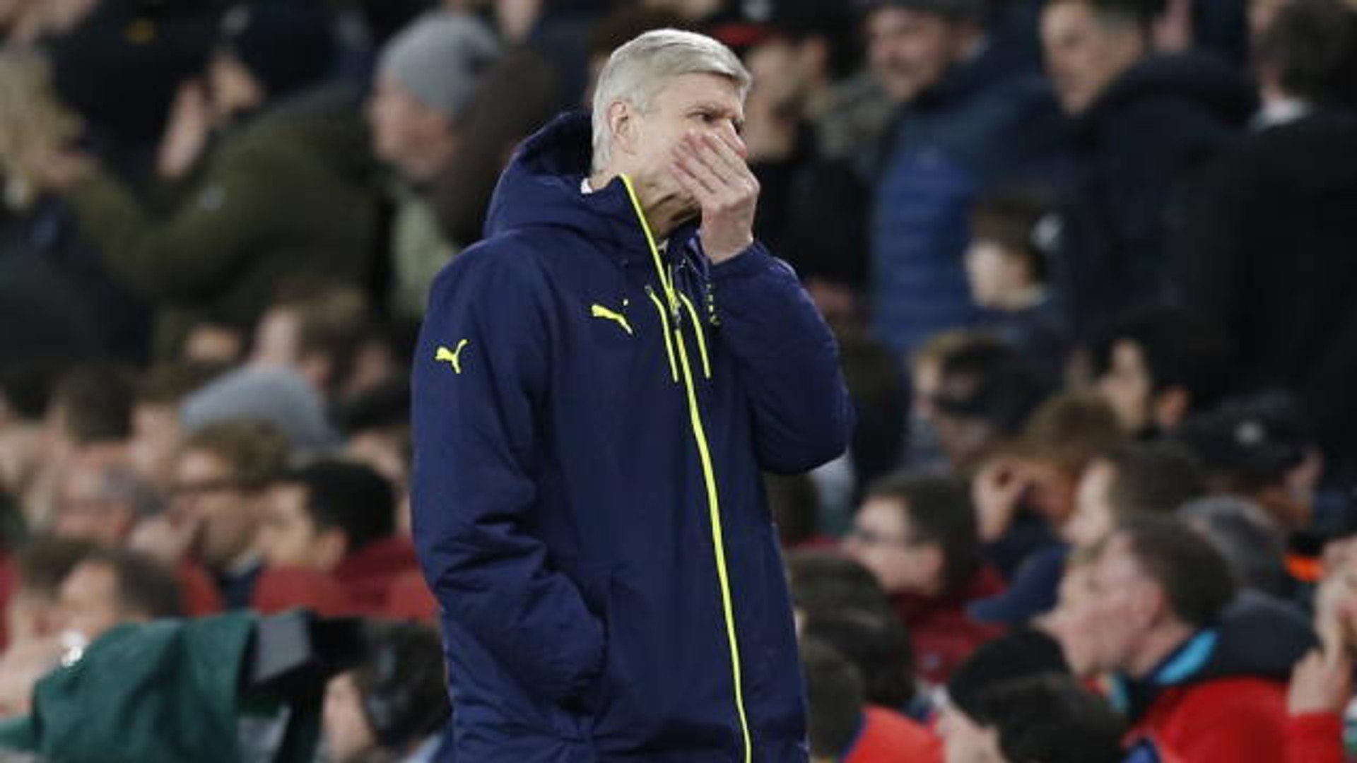 Wenger lambasts 'scandalous' referee