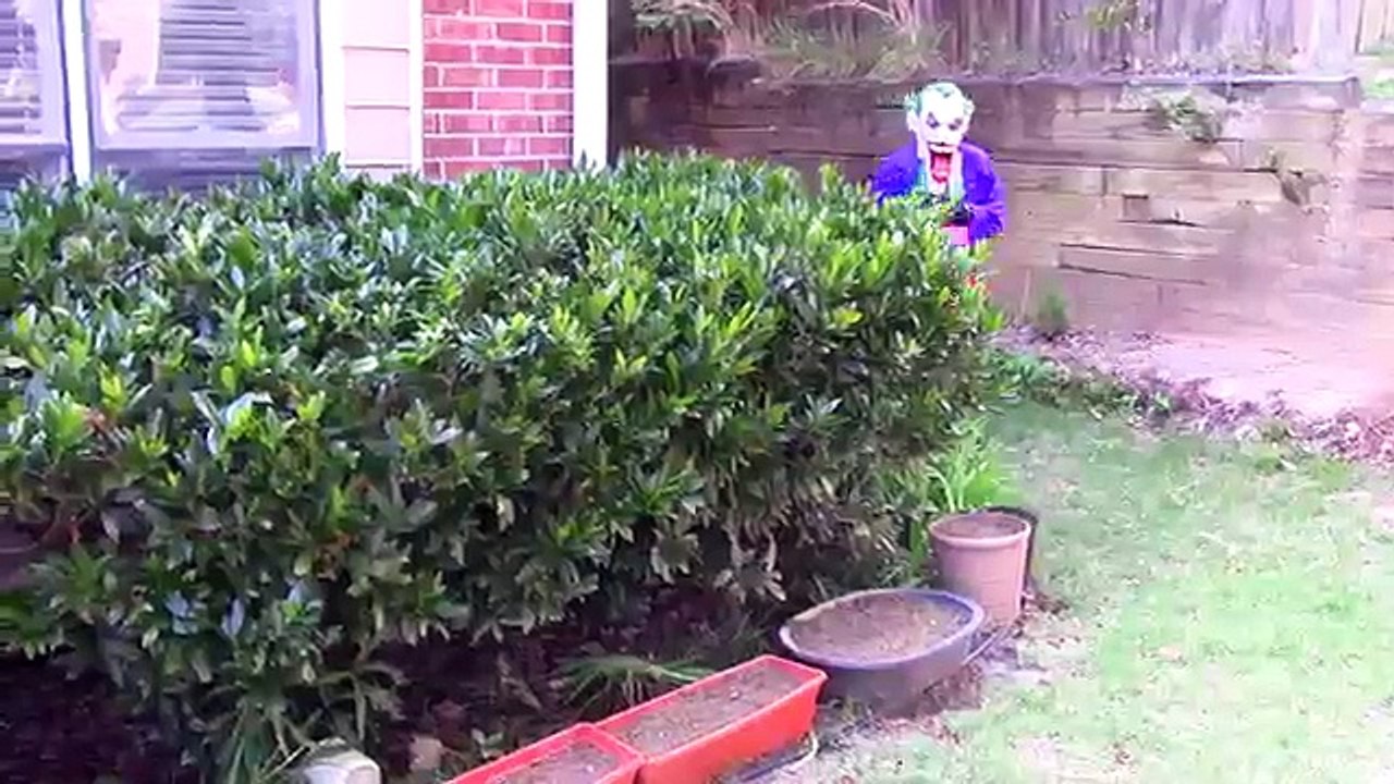 Snow white becomes baby snow white! w/ Spiderman, Frozen Elsa, Maleficent, Ariel mermaid, & Joker