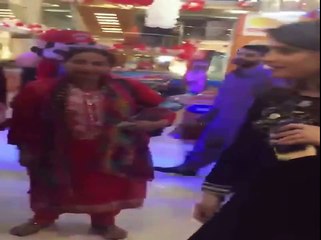 What Happened With Neelum Muneer In Karachi Mall