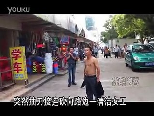 Police expertly subdue man wielding large knife in China