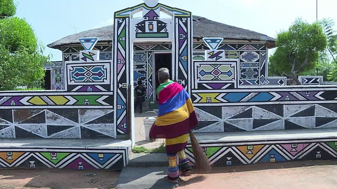 L'éternelle Esther Mahlangu veut transmettre l'art Ndebele