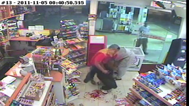 Ce braqueur s'en est pris à la mauvaise station service... il va passer un sale quart d'heure