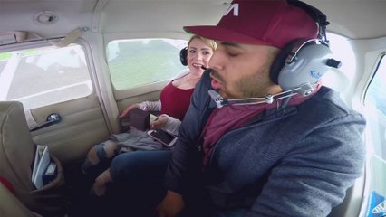 Une demande en mariage dans un avion qui tourne mal