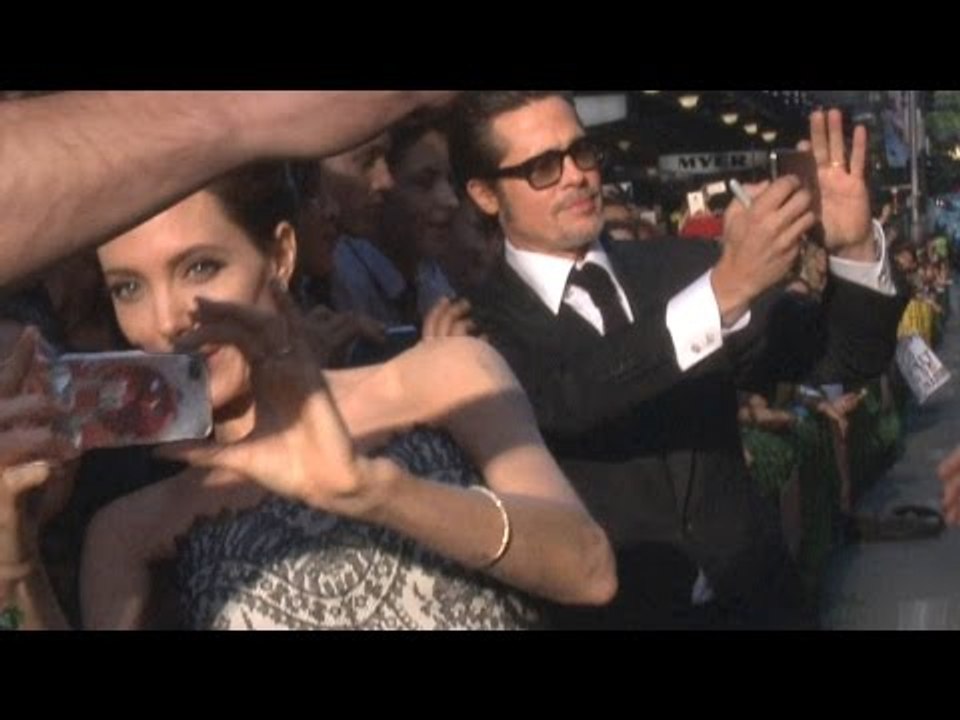 Angelina Jolie et Brad Pitt tapent les selfies pour INVINCIBLE