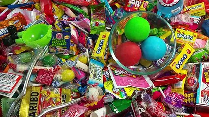 LEARN COLORS with Monsters Kidsmania Jawbreakers & A lot of Candy Surprises