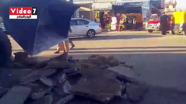 بالفيديو ..فتح طريق رئيسى وإزالة اشغالات بـ رابعة شمال سيناء