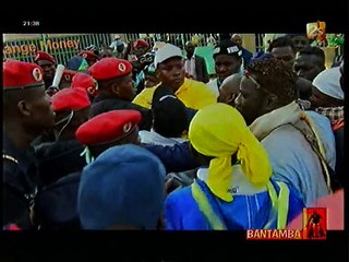 altercation Policiers et les lutteurs de Pikine...Regardez!!