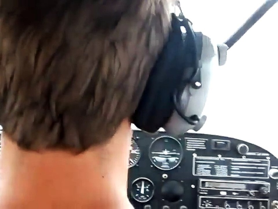Pilot fainting in the air - prank - Pilot pretends to faint