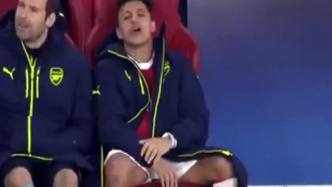 Alexis Sanchez se marre après le 5ème but du Bayern Munich