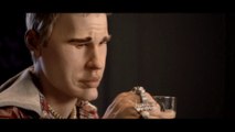 Nespresso ad : Justin Bieber and Kim Kardashian - The Guignols - CANAL 