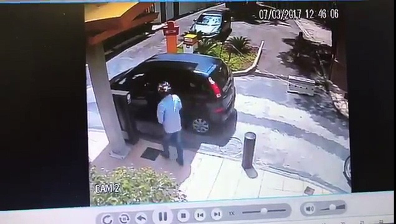Policial reage a assalto e mata bandido no Mc Donald's