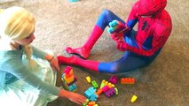 Congelados Elsa Pasos En Spiderman!?! Maléfica Shrink Ray Broma En 4K