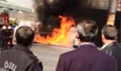 İstanbul’da otomobil alev alev yandı