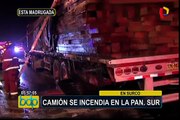 Surco: camión se incendia en plena Panamericana Sur