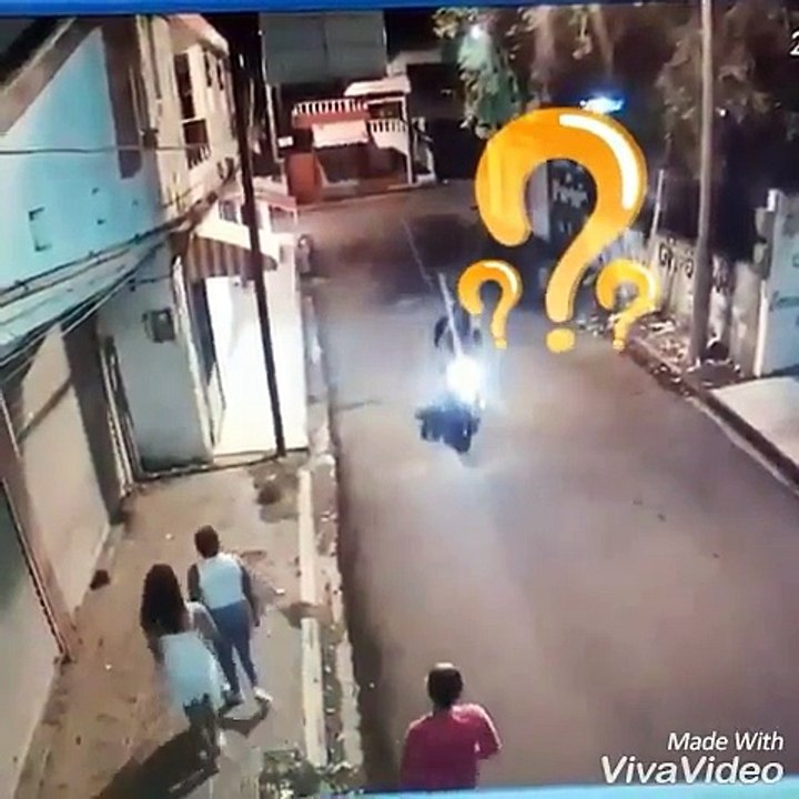 por un celular miren el corre corre.