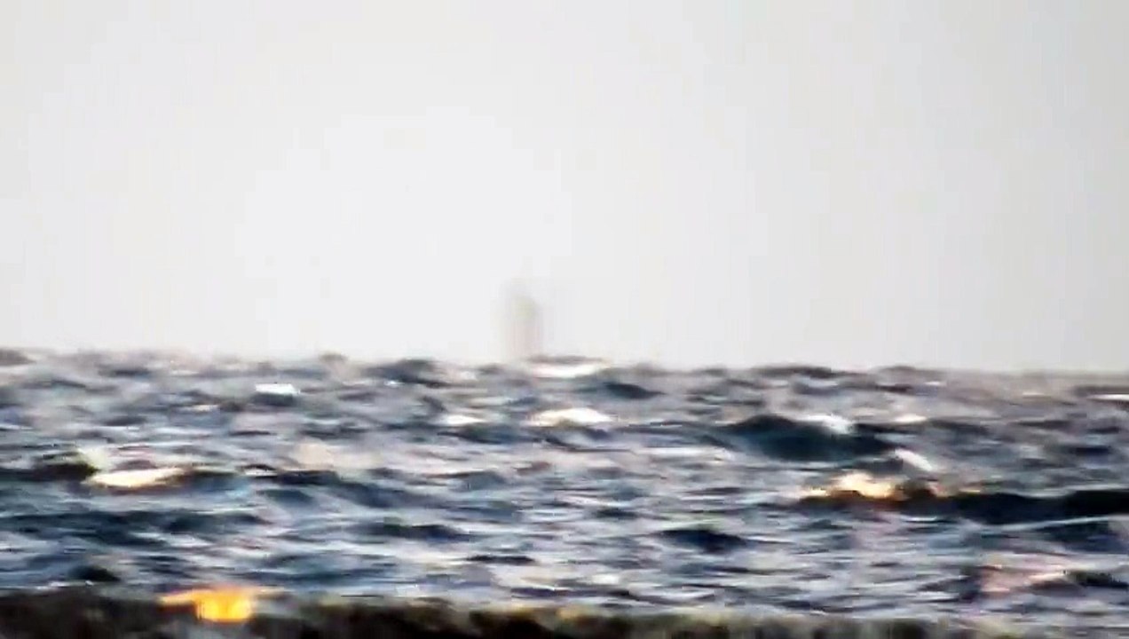 Il filme un objet mystérieux au large de la cote californienne... OVNI?