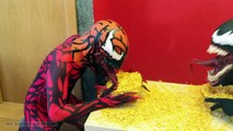 VENOM vs CATWOMAN vs SPIDERMAN Fruit Loops Breakfast Cereal Challenge Superhero Kids in Re
