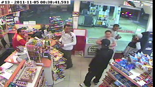 Un braqueur tombe sur le mauvais gars dans une station service !