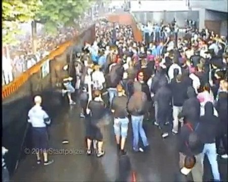 10/11 Fc Zurich - Fc Basel hooligans vs riot police