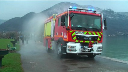 Annecy : le nouveau camion des pompiers de Chamonix à l’entrainement sur le Pâquier