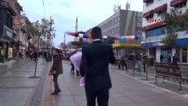 Sokak Ortasında Süpriz Evlilik Teklifi